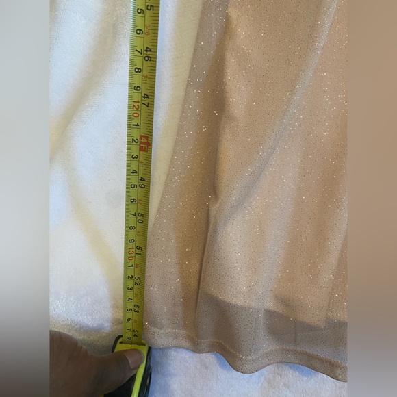 Sweet storm cream evening gown. - Picture 10 of 10